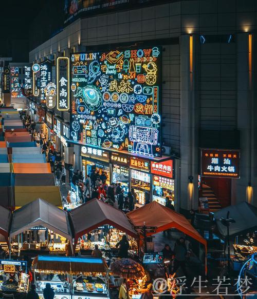 美好精致又温暖，街巷中涌现出充满烟火气的新消费风潮